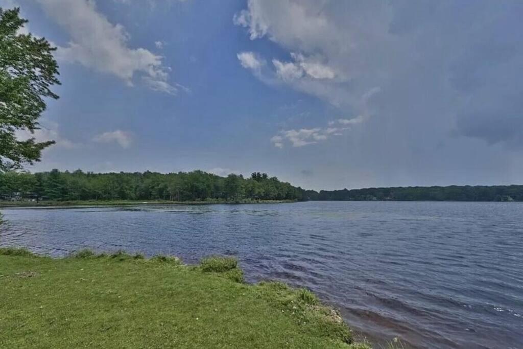 Hideaway - Lakehouse/Spa/Dock/ Pocono Summit Bagian luar foto